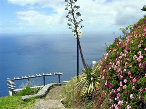 prazzares|Madeira: The town of Prazeres, Calheta